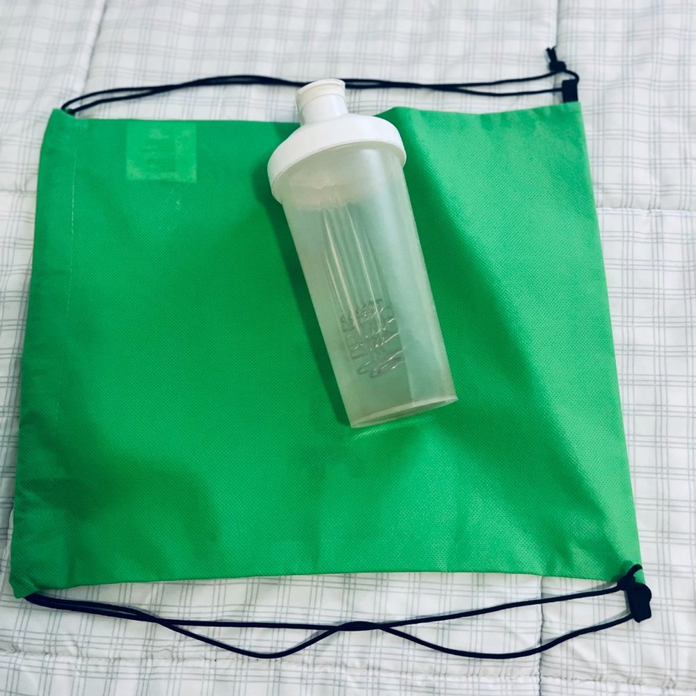 Swag bag green colored and bottle set - Picture 5 of 5